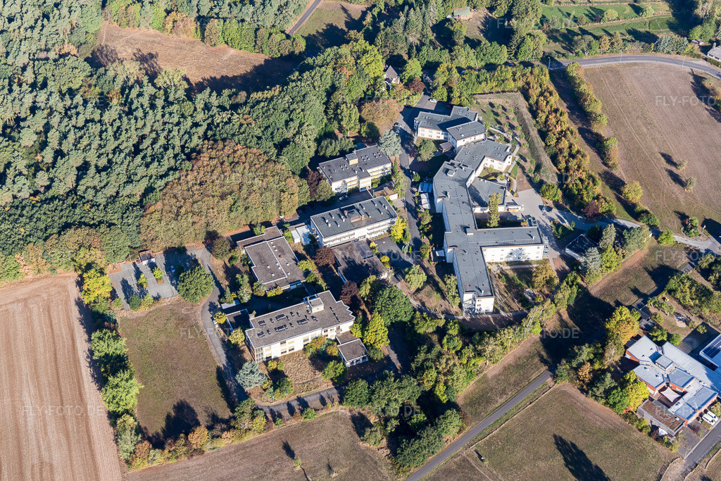 Luftbild: Hainburg, AGAPLESION SIMEONSTIFT im Ortsteil Klein-Krotzenburg in Hainburg im Bundesland Hessen in Deutschland. Foto: IMG_111017.jpg vom 08.09.2018 durch Werner Riehm/FLY-FOTO.de