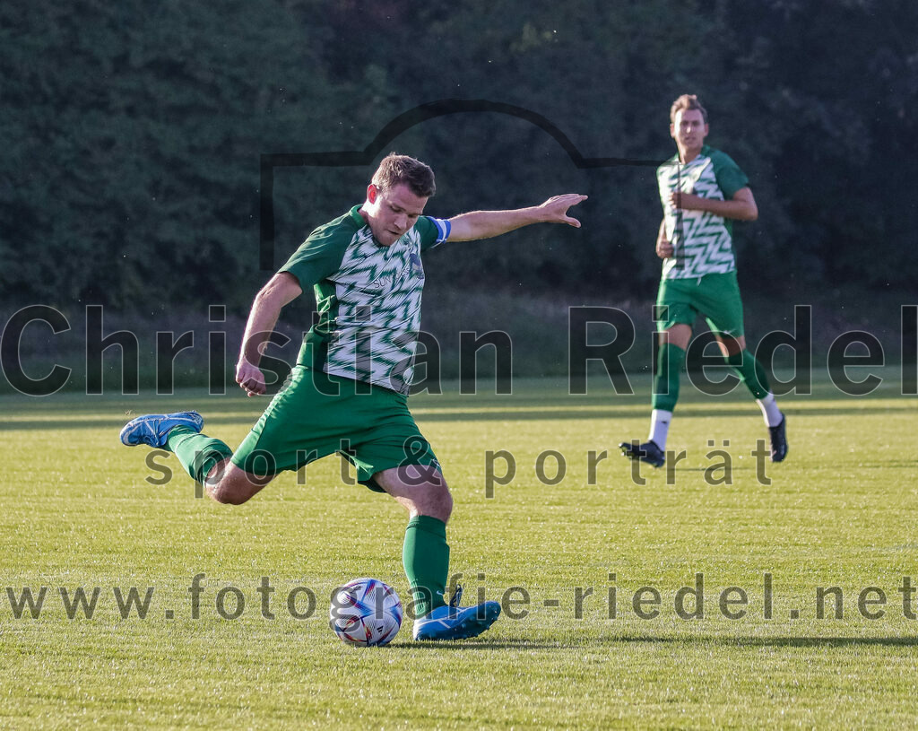 2023-08-11_009_FC_Finsing_gegen_SV_Eichenried | Finsing, Deutschland, 11.08.2023:
Fußball, Kreisliga 2023 / 2024, 4. Spieltag, FC Finsing gegen SV Eichenried, Endergebnis: 3:0

Michael Kopp (SV Eichenried, #15)

Foto: Christian Riedel / fotografie-riedel.net