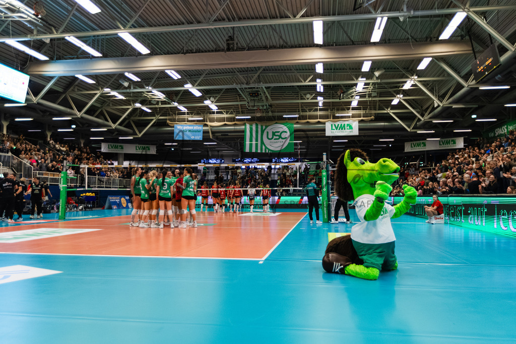 Volleyball, 1. Bundesliga Frauen, Hauptrunde, 8. Spieltag, Saison 2025/2026: USC Münster - Dresdner SC | 1. Bundesliga Frauen, Hauptrunde, 8. Spieltag, Saison 2025/2026, USC Münster empfängt Dresdner SC in der Sporthalle Berg Fidel in Münster. Foto: sportfotografie.ms | Markus Paletta - Realisiert mit Pictrs.com