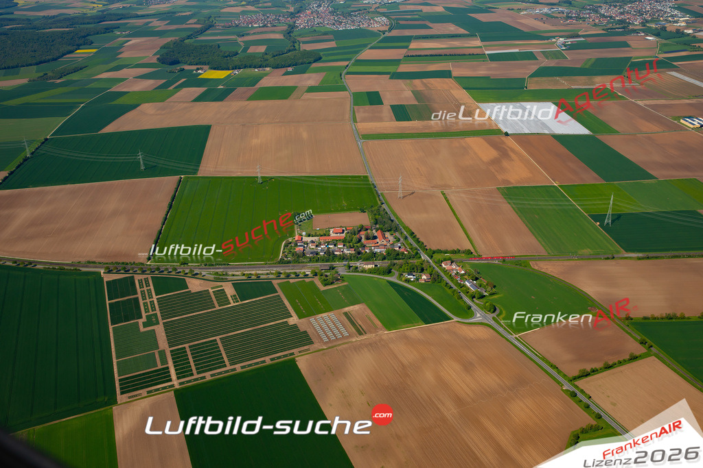 Das Luftbild zeigt : Seligenstadt bei Würzburg Prosselsheim - Die Luftaufnahme wurde 2024 vom UL-Flugzeug aus erstellt ( keine Drohne ) - Hochauflösende Luftaufnahme - Für grossformatige Ausdrucke geeignet. Die Geschenkidee !Mit Lizenz und Bildrechte bestellbar