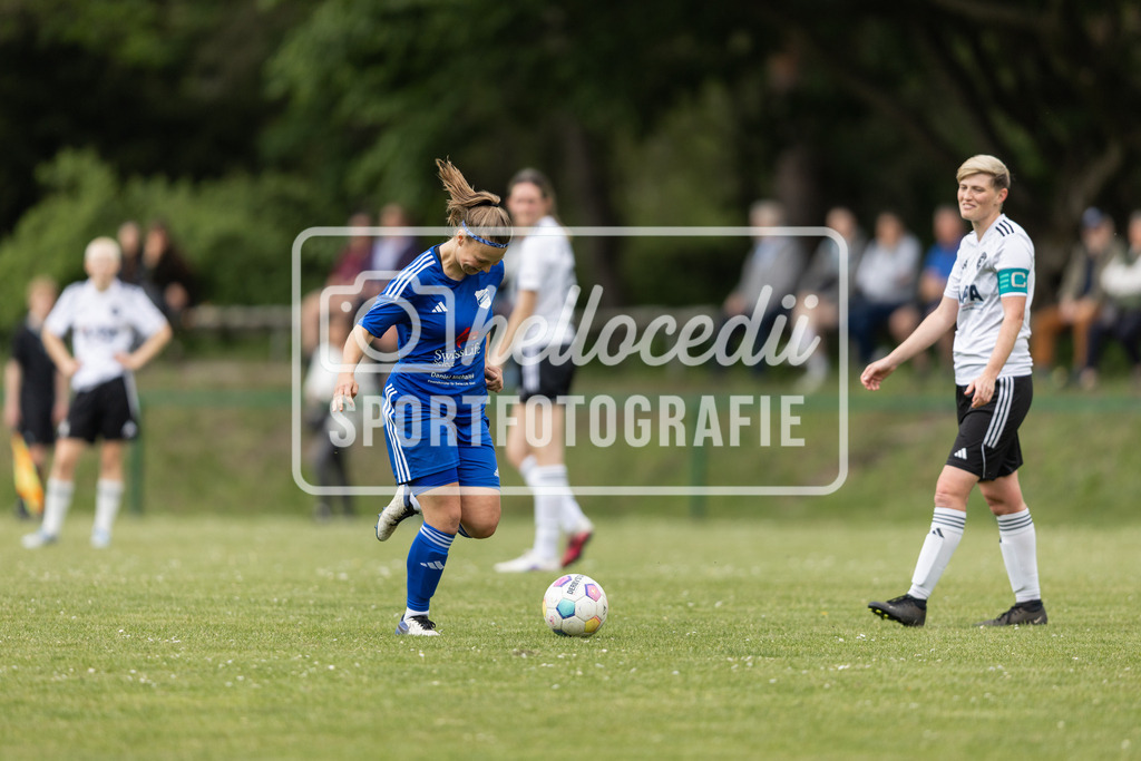 Fußball I Frauen I Saison 2025-2026 I Oberliga Niedersachsen I FC Jesteburg-Bendestorf - BW Hollage I 12654 | realhellocedii - Realisiert mit Pictrs.com