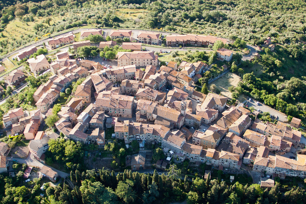 Luftbild: Ortsansicht in Civitella Paganico im Bundesland Toscana in Italien. Foto: IMG_28202.jpg vom 01.06.2010 durch Werner Riehm/FLY-FOTO.de