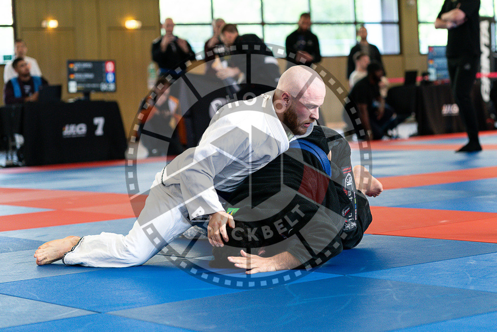 20250510PBB0199 | Athletes compete during the JJLG Berlin Open Jiu-Jitsu Championship on May 10, 2025 in Berlin, Germany. © Chiara Dazi / photoblackbelt