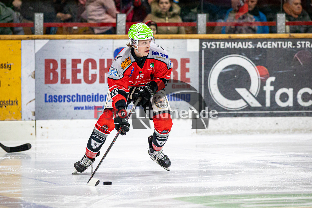 TSV Peißenberg MINERS gegen EHC Waldkraiburg DIE LÖWEN | Eishockey Bayernliga Herren Vorrunde 2024/25, TSV Peißenberg MINERS gegen EHC Waldkraiburg DIE LÖWEN, 20250124,Ryan MURPHY (MINERS 15) in Aktion,2025-01-24 in Peißenberg (Eisstadion Peißenberg)Ryan MURPHY (MINERS 15)Copyright: WolfgangxLindner foto-lindner.de
