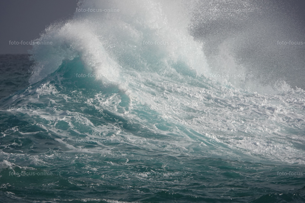 Wild waves | Atlantic breakwater
