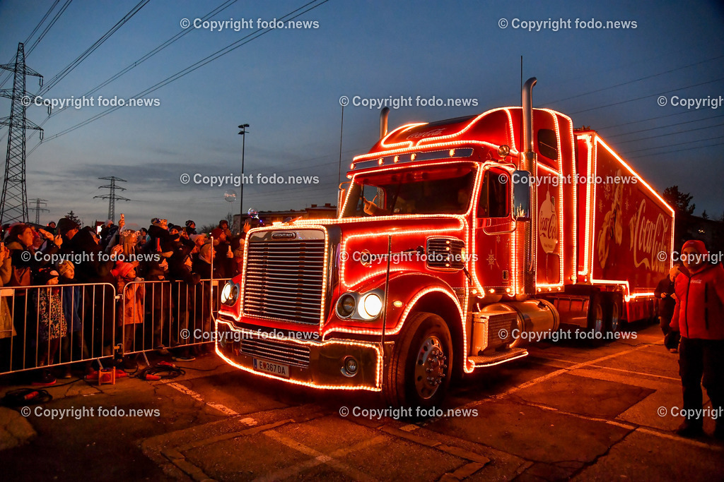 Coca Cola Weihnachtstruck in Linz_ 13.12.2022-19 | 13.12.2022, Linz, AUT, Maxi Markt Linz, im Bild Coca Cola Weihnachtstruck in Linz 2022