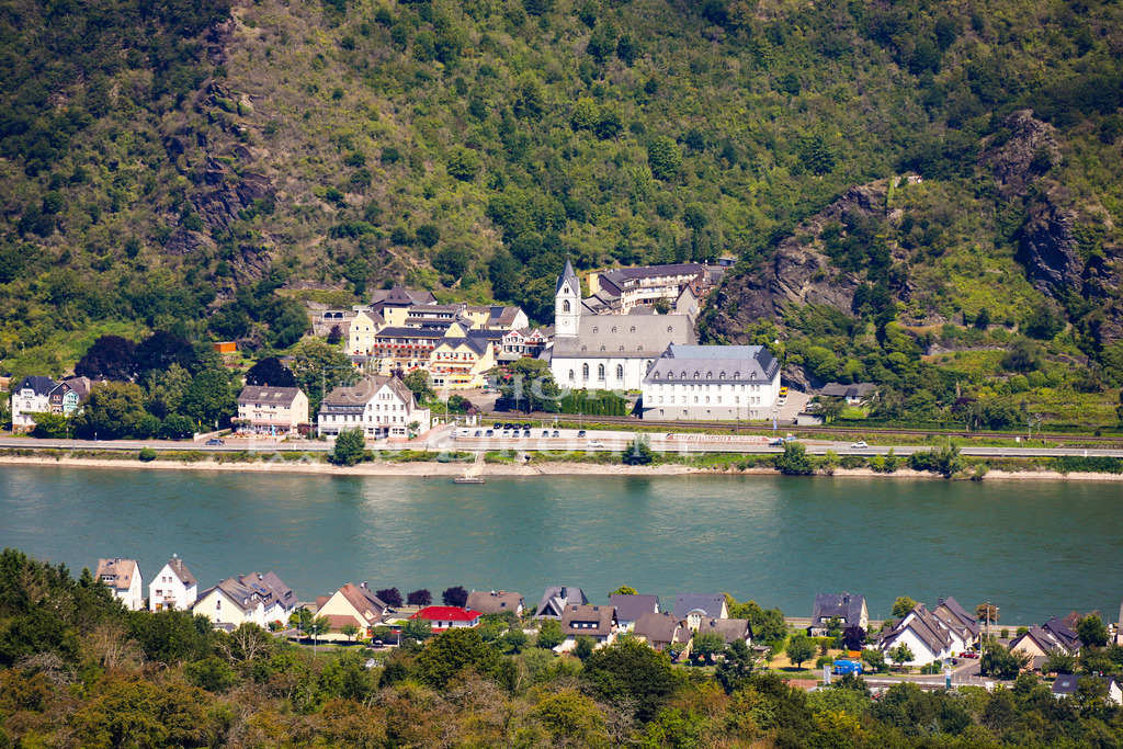 Kamp Bornhofen-1048 | Kamp Bornhofen am Rhein mit einer Wallfahrtskirche ist ein beliebter Wallfahrtsort am Mittelrhein in der Region Oberer Mittelrhein, gegenüber von Boppard und in der Nähe der Loreley - Realisiert mit Pictrs.com