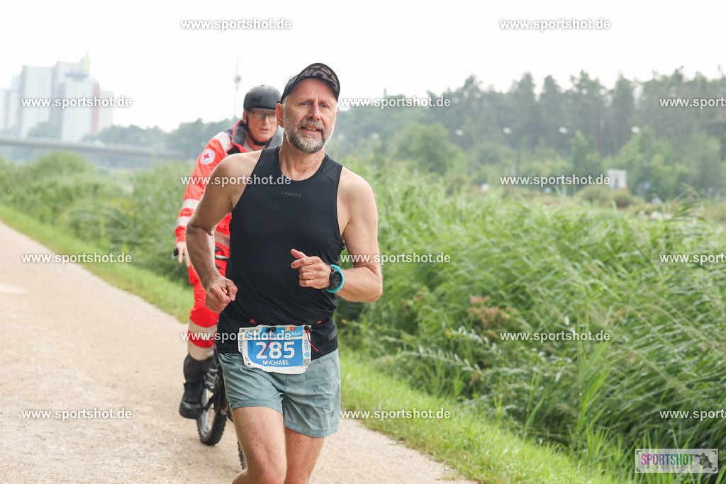 LUR_1708 | 34. M-net Erlanger Triathlon 2025 #erlangertriathlon  #mnettriathlon2025 #mnettriathlon #team #olympischedistanz #mitteldistanz #triathlon #maindonaukanal  #erlangertriathlon2025 #yourpictrs #tv1848 #tv1848erlangen  #triathlonbayern #sportinerlangen #demsportverbunden #sportshot_your_pictrs Copyright: www.sportshot.de