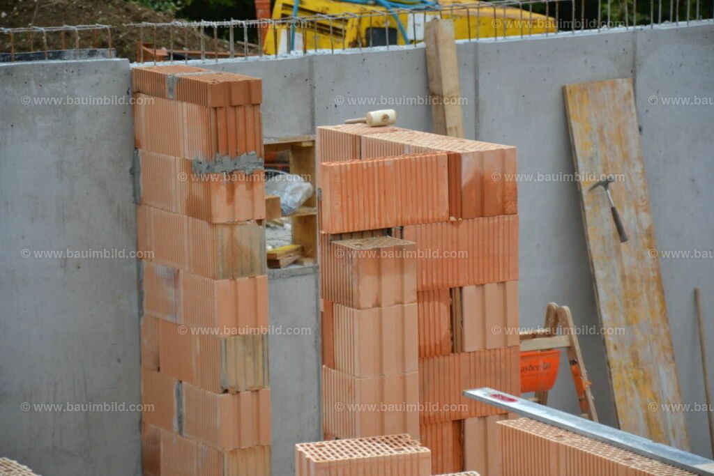 bib-lg07-mauerarbeiten-0036 | Nach LV-Leistungsgruppen sortierte Detailfotos über den Bau eines Hauses. Alle Hausbau-Bilder direkt vom Urheber und Autor der Website Haus-Selber-Bauen.com