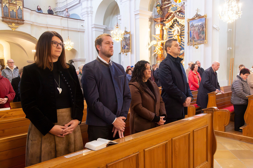 Festmesse-020 | Fotodoku der Festmesse anläßlich der Seligsprechung von Maria Theresia LEDOCHOWSKA 1975, zelebriert von Altbischof DDr. Klaus Küng und Pfarrer Mag. Zenon PAJAK in der Pfarrkirche Loosdorf. 