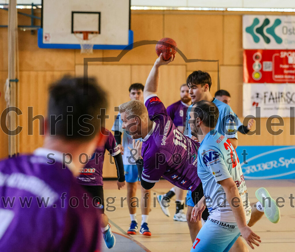 2024-01-28_045_SpVgg_Altenerding_II_gegen_HSG_Schwab-kirchen | Erding, Deutschland, 28.01.2024:
Handball, Bezirksklasse Männer Staffel Süd West 2023 / 2024, 9. Spieltag, SpVgg Altenerding gegen HSG Schwab/kirchen, Endergebnis: 30:24

Jakob Obermair (SpVgg Altenerding, #19), Sebastian Deichl (HSG Schwab/kirchen, #27)

Foto: Christian Riedel / fotografie-riedel.net