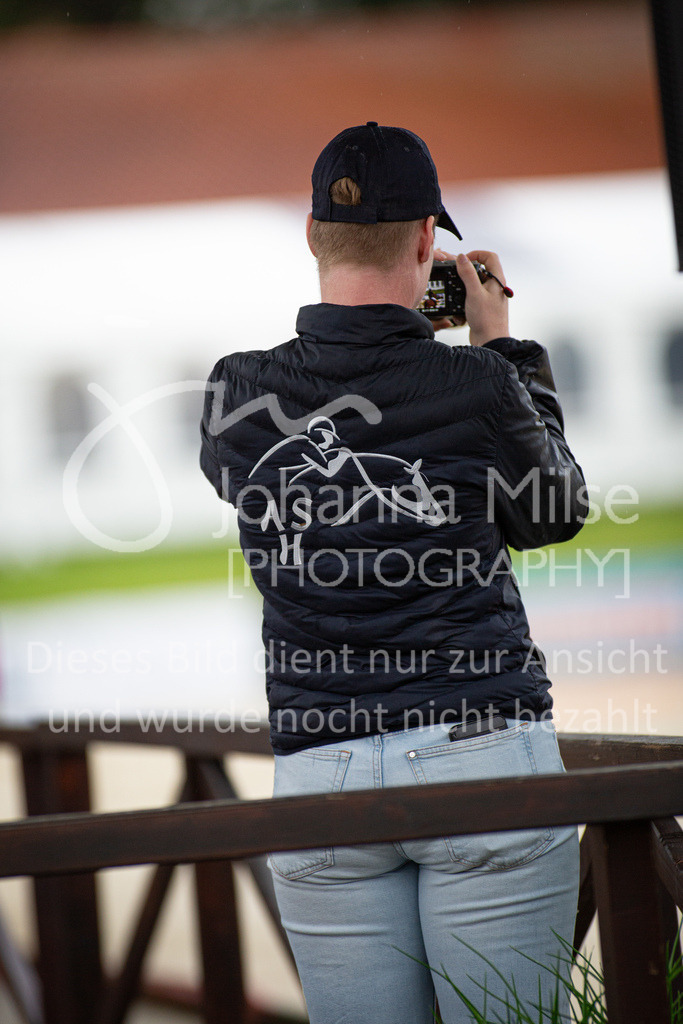 230727_BHO_Stil-L1-FS-203 | Deine schönsten Turniermomente als professionelle Fotos! Entdecke hochwertige Pferdesport-Fotografie im Online-Shop. Jetzt Fotos finden & bestellen!