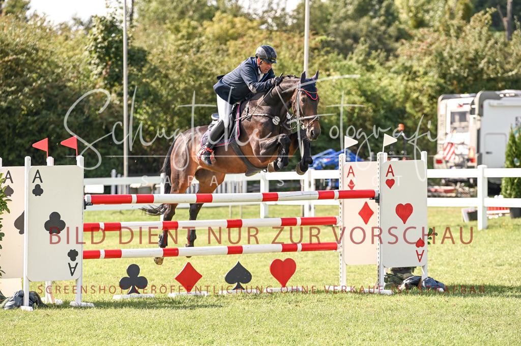 Schugtsche-Düren.2024-10.Springprf.M_-66 | Schugtsche Fotografie - Realisiert mit Pictrs.com