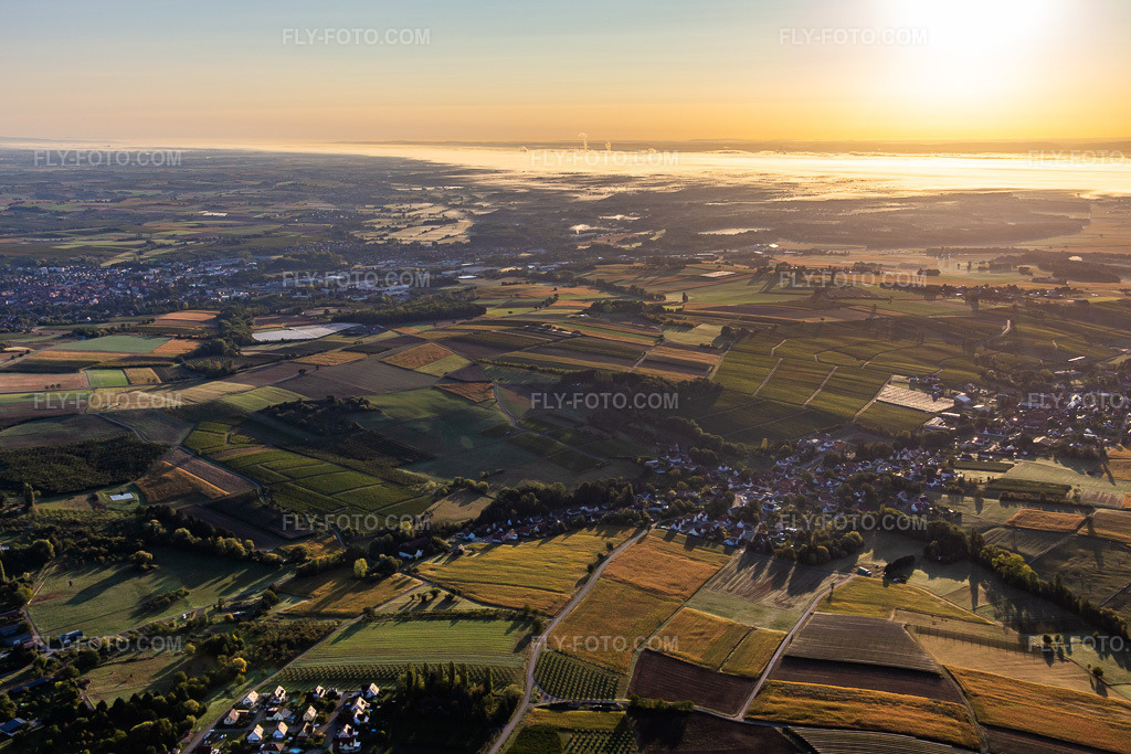 Aerial view: View of the town in Oberhoffen-lès-Wissembourg in the state Bas-Rhin, France.Photo: IMG_138827.jpg taken on 09/24/2023 by Werner Riehm/FLY-FOTO.comResolution of the original: 5178 x 3452 px
