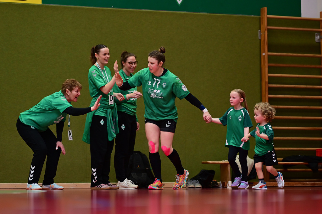 Handball I Frauen I Saison 2024-2025 I 2. Bundesliga I 23. Spieltag I SV Werder Bremen - ESV 1927 Regensburg | Der Sportfotograf. - Realisiert mit Pictrs.com
