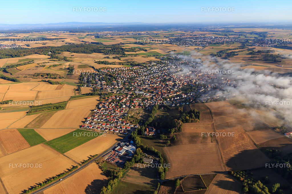 Ortsansicht mit tiefen Wolken aus Süden | Luftbild: Ortsansicht mit tiefen Wolken aus Süden in Groß-Bieberau im Bundesland Hessen in Deutschland. Foto: IMG_110970.jpg vom 08.09.2018 durch Werner Riehm/FLY-FOTO.de - Realisiert mit Pictrs.com