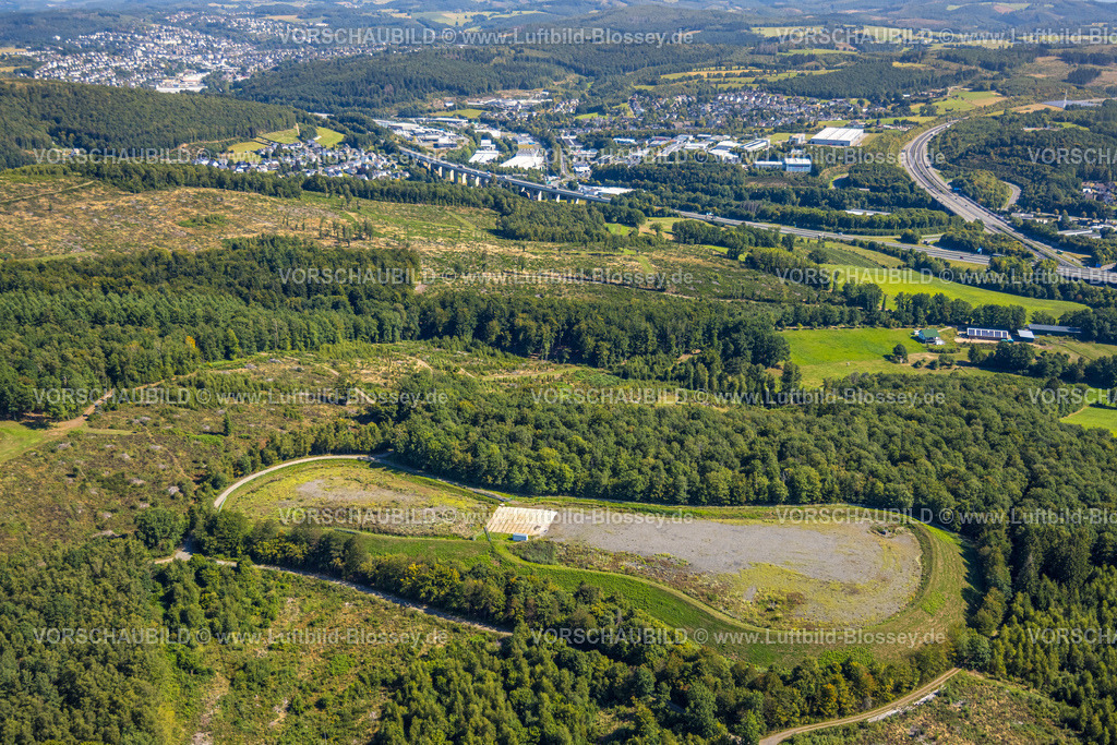 Wenden250812158 | Luftbild, Deponie Schlammplatz Kläranlage Wenden, Autobahn A4 und Talbrücke Gerlingen der Autobahn A45, Gerlingen, Wenden, Sauerland, Nordrhein-Westfalen, Deutschland