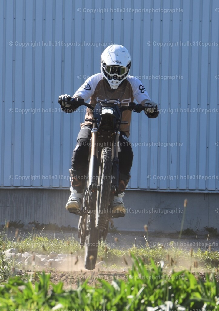 DSC_0033 | Sportfotografie , Motorsport, Motoross, Reitsport, Mointainbike, Enduro,
Landschaft , Outdoor, Eventfotografie, Landschaft, Bilder online bestellen - Realisiert mit Pictrs.com