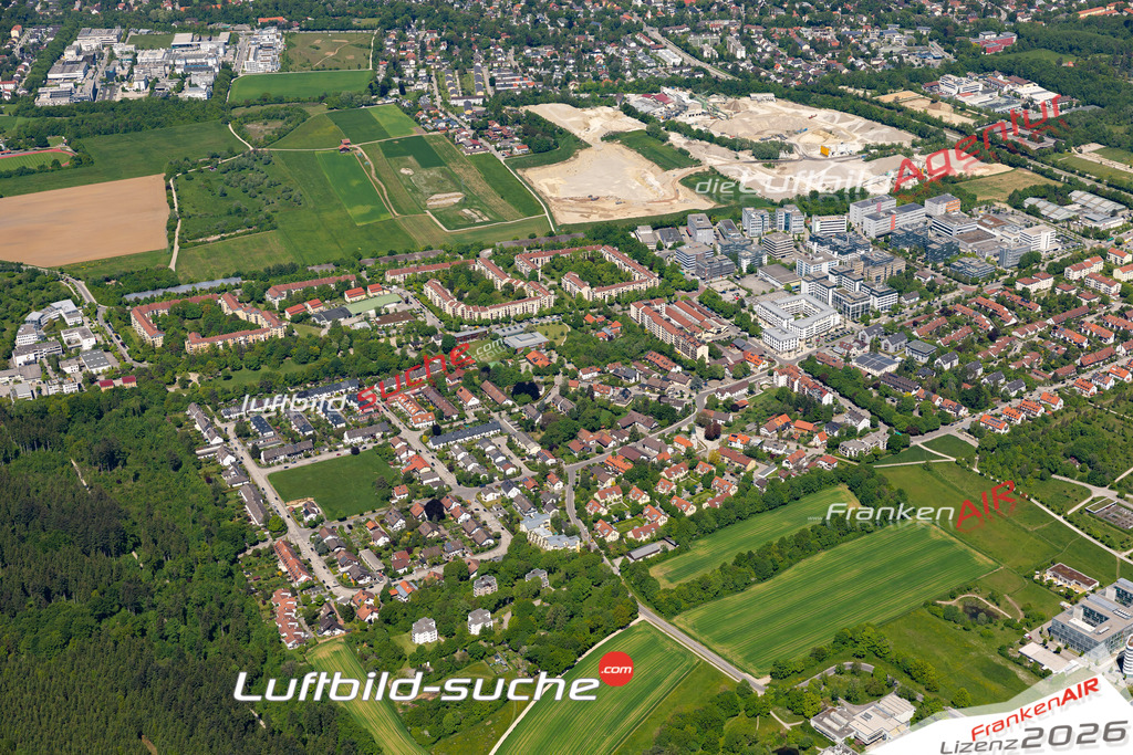 Die Luftaufnahme Martinsried - Planegg wurde 2021 mittels Flugzeug (keine Drohne) erstellt. Hohe Auflösung -für große Poster und Wandbilder geeignet!