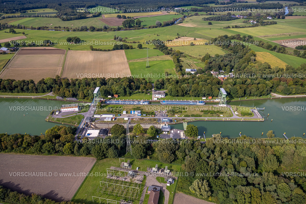 Huenxe250904515 | Luftbild, Schleuse Hünxe am Wesel-Datteln-Kanal, Tankschiffe, Hünxe, Ruhrgebiet, Nordrhein-Westfalen, Deutschland