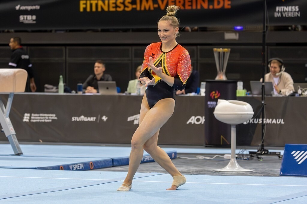 Stuttgart: DTB-Pokal 2026, Mixed-Cup | Stuttgart: DTB-Pokal 2026, Mixed-Cup***Karina Schönmaier am Boden - Realisiert mit Pictrs.com