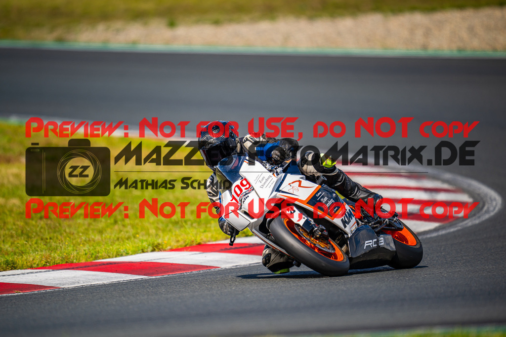 MaZZes_FotoMatrix_240724_6007705_2-570 | ROT