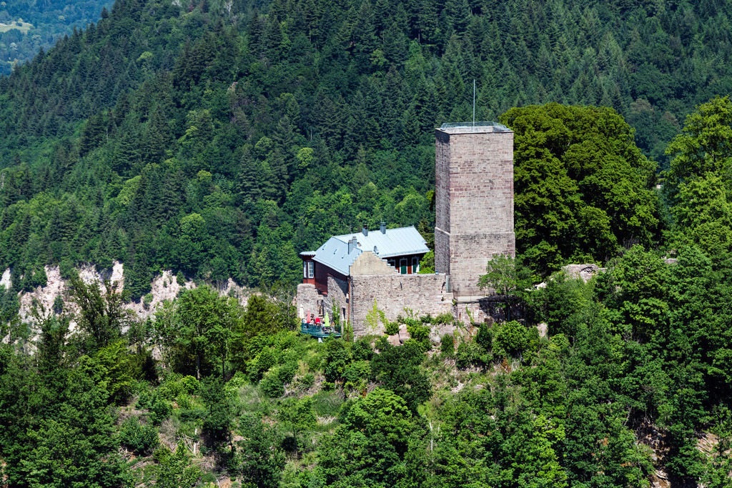 dr__0053201.jpg | BADEN-BADEN 27.05.2020 Ruine und Mauerreste der ehemaligen Burganlage und Feste YBurg in Baden-Baden im Bundesland Baden-Württemberg. // Ruins and vestiges of the former castle and fortress YBurg in Baden-Baden in the state Baden-Wurttemberg. Foto: Daniel Reiter
