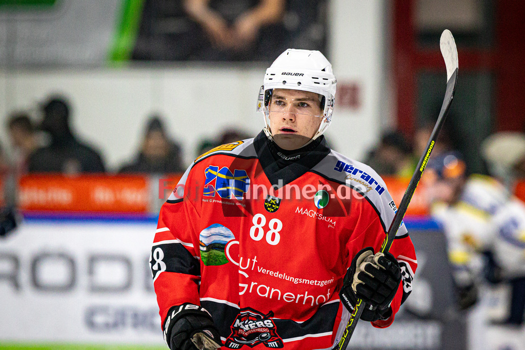TSV Peißenberg MINERS gegen EHC Waldkraiburg DIE LÖWEN | Eishockey Bayernliga Herren Vorrunde 2024/25, TSV Peißenberg MINERS gegen EHC Waldkraiburg DIE LÖWEN, 20250124,Nepomuk RIEGER (MINERS 88) Portrait, Freisteller,2025-01-24 in Peißenberg (Eisstadion Peißenberg)Nepomuk RIEGER (MINERS 88)Copyright: WolfgangxLindner foto-lindner.de