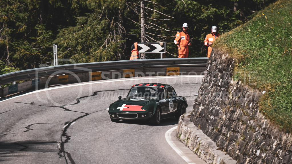 19. Arosa ClassicCar 2023 - 2. September 2023 | 19. Arosa ClassicCar 2023
Arosa, Schweiz
Fischer Martina aus Sachseln mit der Startnummer 266 in einem Lotus Elan S2, Jahrgang 1966, in der Klasse Classic Trophy.
@arosaclassiccar, @arosa.official, #arosaclassiccar, #arosa, #76curves, #classiccar
Bild: Sportfotografie Markus Aeschimann | www.markus-aeschimann.ch - Realisiert mit Pictrs.com