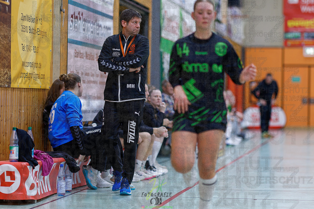 Frauen Oberliga Mitte (HHV); HSG Kleenheim/Langgöns II - HSG Eibelshausen/Ewersbach | Frauen Oberliga Mitte (HHV); HSG Kleenheim/Langgöns II - HSG Eibelshausen/Ewersbach am 01.11.2025 in Oberkleen (Weidig-Halle)Photo © 2025 - Jörg Heinrich - Realisiert mit Pictrs.com