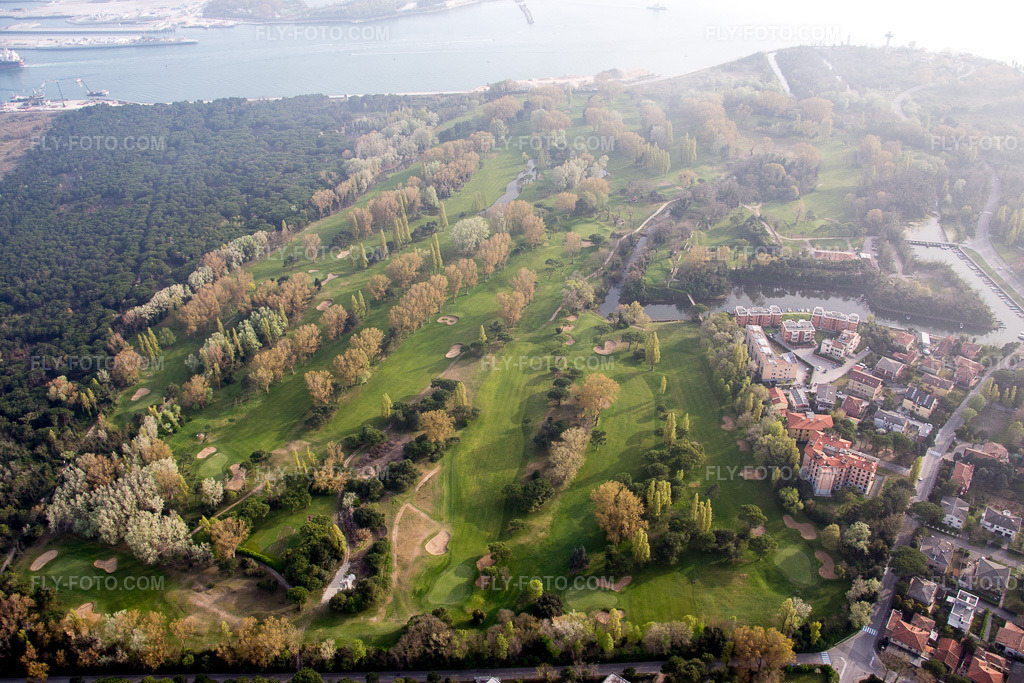 Aerial view: View of the town in Beroni in the state Veneto, Italy. – Photo: IMG_087532.jpg taken on 04/06/2016 by Werner Riehm/FLY-FOTO.com – Resolution of the original: 5472 x 3648 px