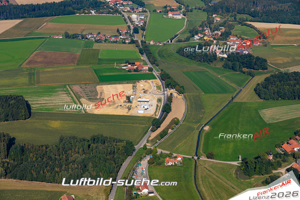 Aktuelles Luftbild von solching  - Die Luftaufnahme wurde 2020 mittels UL-Flugzeug erstellt ( keine Drohne ) - hochauflösende Kamera-Systeme von  Canon -Beste Qualität - Für grossformatige Ausdrucke geeignet. Die Geschenkidee !