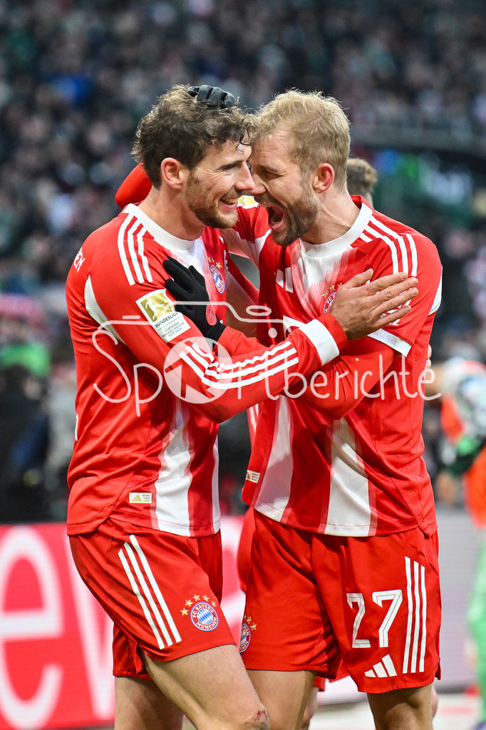 SV Werder Bremen - FC Bayern München | BREMEN, GERMANY - 14. FEBRUARY: Jubel der Bayern nach dem Treffer zum 0-3 durch Harry Leon GORETZKA (FC Bayern Munich 8)  Tor / Torschuetze / Freude / Happy während dem Bundesligamatch zwischen dem SV Werder Bremen und dem FC Bayern München am 22. Spieltag im Weserstadion / DFL REGULATIONS PROHIBIT ANY USE OF PHOTOGRAPHS AS IMAGE SEQUENCES AND/OR QUASI-VIDEO