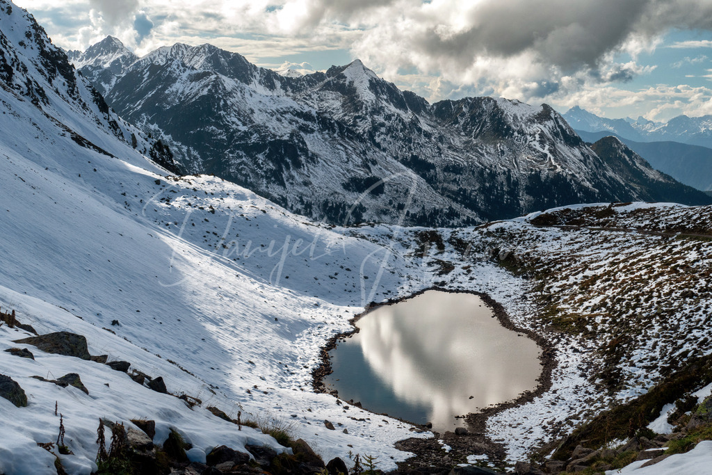 Unterer Plenderlesssee | mit erstem Schnee im Herbst