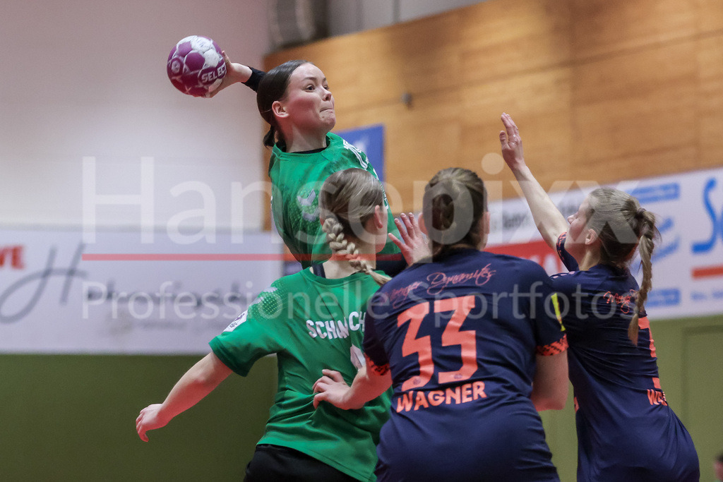 Handball, 2. Bundesliga Frauen, SV Werder Bremen - 1. FSV Mainz 05 | v.li.: Mathilda Häberle (SV Werder Bremen, 19) beim Wurf, am Ball, Spielszene, Aktion, Action
