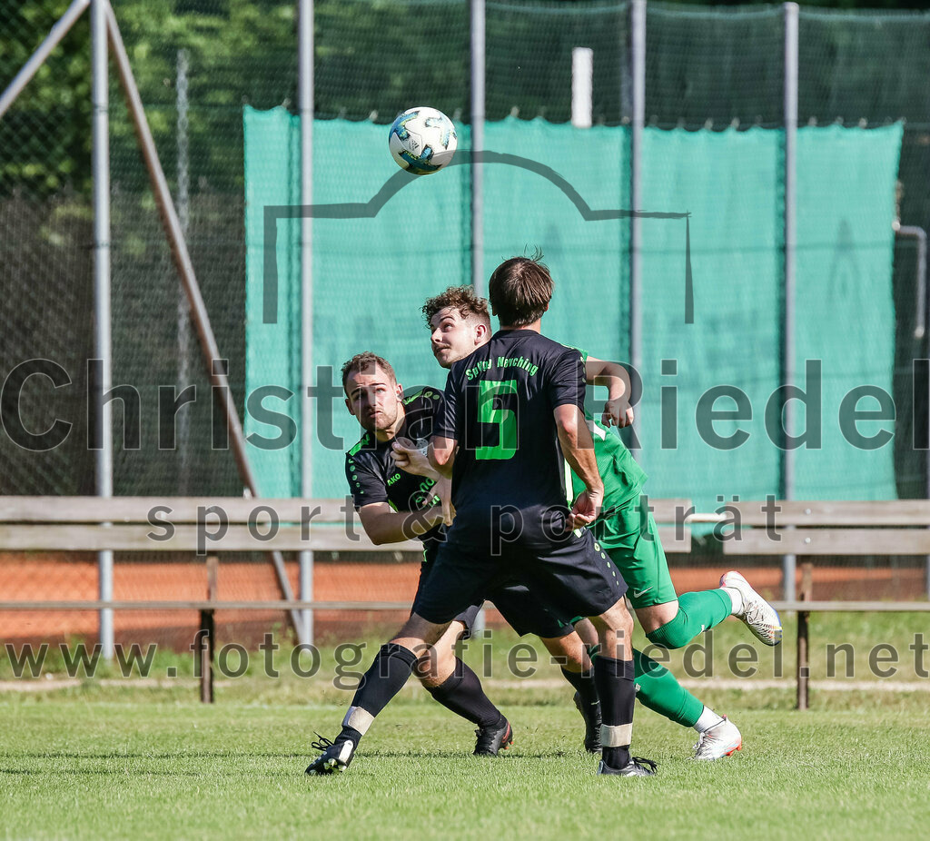 2023-07-09_067_FC_Forstern_gegen_SpVgg_Neuching | Forstern, Deutschland, 09.07.2023:
Fußball, Kreisklasse 2023 / 2024, Testspiel, FC Forstern gegen SpVgg Neuching, Endergebnis: 2:4

Lucas Bertsch (SpVgg Neuching, #4), Alexander Huber (FC Forstern, #10), Johann Schindlbeck (SpVgg Neuching, #5)

Foto: Christian Riedel / fotografie-riedel.net