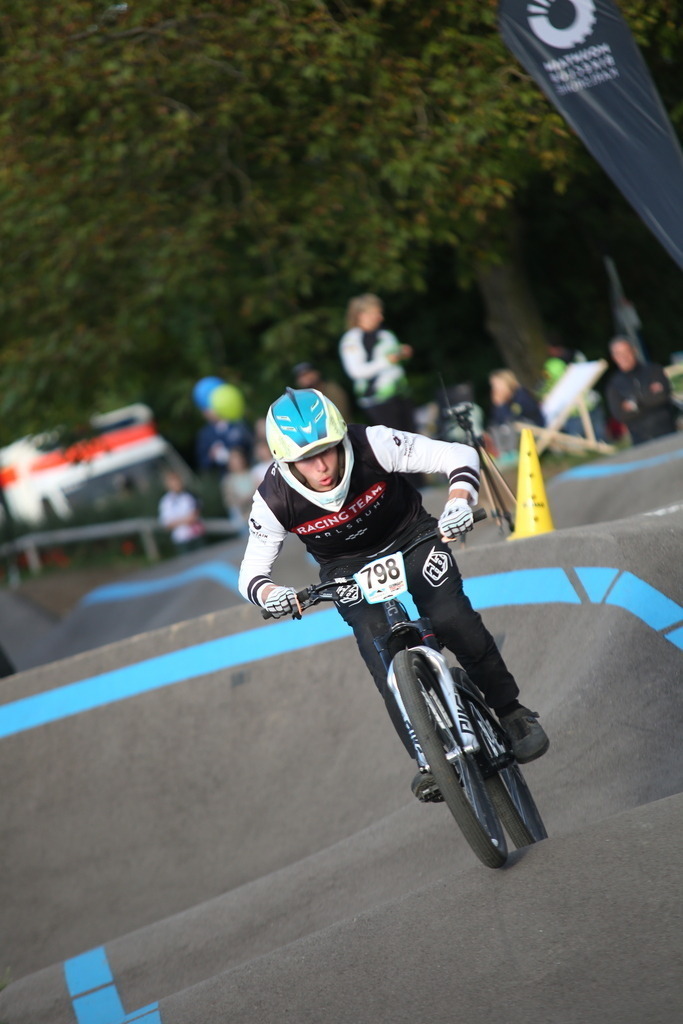 M87C1443 | German Pumptrack Series - Realisiert mit Pictrs.com