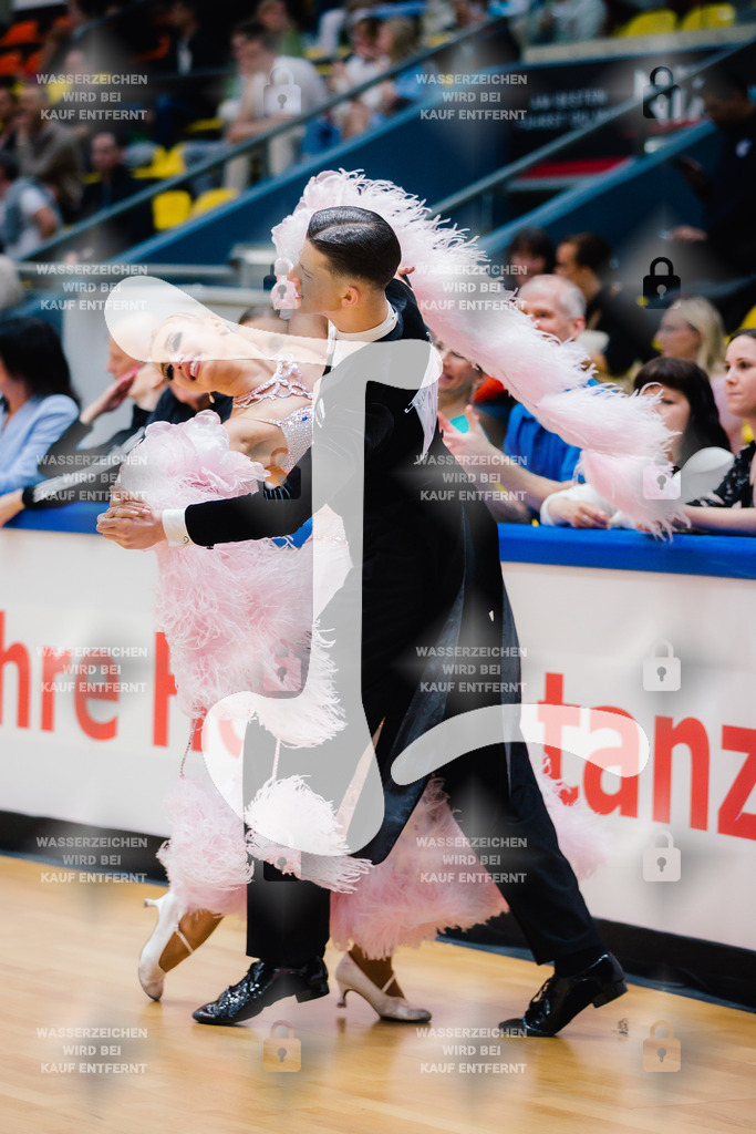 Hessen Tanzt WDSF International Open Standard 8th (32) Dmytrii Forostianov _ Helene Novalee Tilgert (Grün-Gold-Club Bremen)-2025-05-17-9680 | Webshop for digital downloads and prints of dance sport, event & show photographer Julian Link - Realisiert mit Pictrs.com