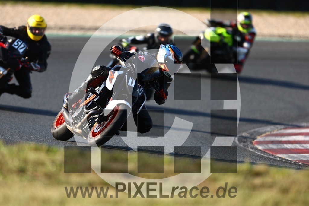 0010-20240813_05032 | Schöne Erinnerungen an spannende Momente - das festzuhalten ist unser Job. PIXELrace.de ist seit 2003 auf den Rennstrecken Europas unterwegs um die Action draußen beim Fahren und die wunderbare Stimmung imm Fahrerlager für euch einzufangen.