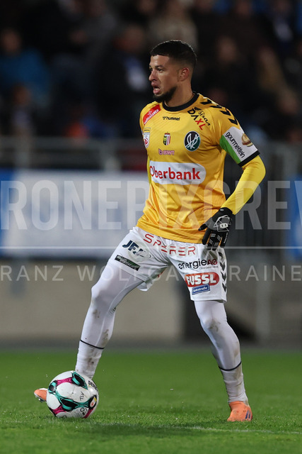 TSV Egger Glas Hartberg vs SV Oberbank Ried – Austrian Bundesliga Match | The image shows Yusuf Maart (Ried) with ball, at the Bundesliga match TSV Hartberg vs SV Ried at Profertil Arena Hartberg. 22.11.2025