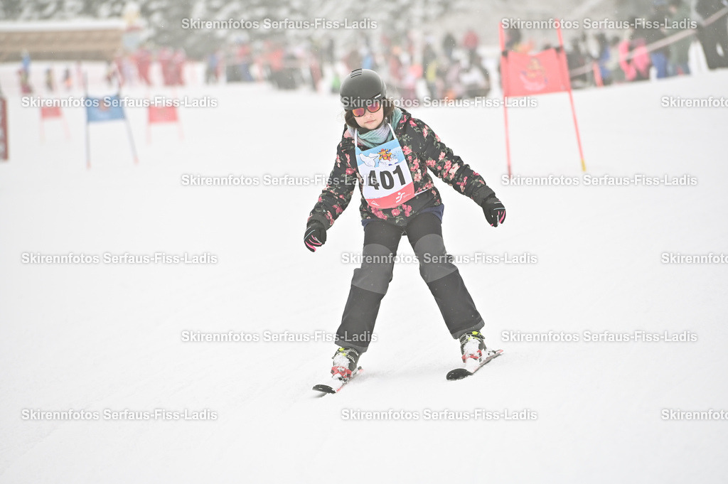 SRF_20.02.2026_0162 | Skirennfotos,Serfaus,Fiss,Ladis,Kinderskirennen,Winter,Tirol,Oberland,skirace,SFL,feelfree,weil wir's genießen,ski,Ski,skifahren,Sonnenplateau, - Realisiert mit Pictrs.com