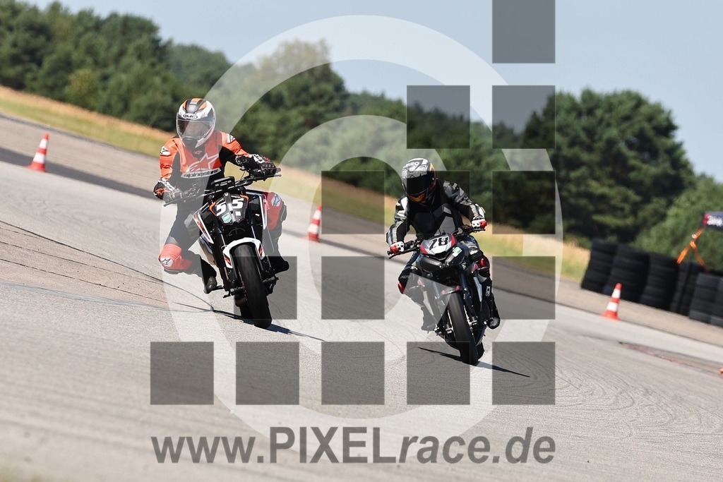 0055-20260809_14061 | Schöne Erinnerungen an spannende Momente - das festzuhalten ist unser Job. PIXELrace.de ist seit 2003 auf den Rennstrecken Europas unterwegs um die Action draußen beim Fahren und die wunderbare Stimmung imm Fahrerlager für euch einzufangen.