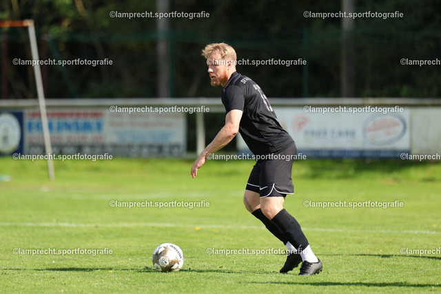 Fußball I Herren I Saison 2025-2026 I Verbandsliga Süd I 7. Spieltag I SV Schackendorf - SV Azadi Lübeck I 06.09.2025.078 | Florian Hahn (15, SV Azadi Lübeck) - Realisiert mit Pictrs.com