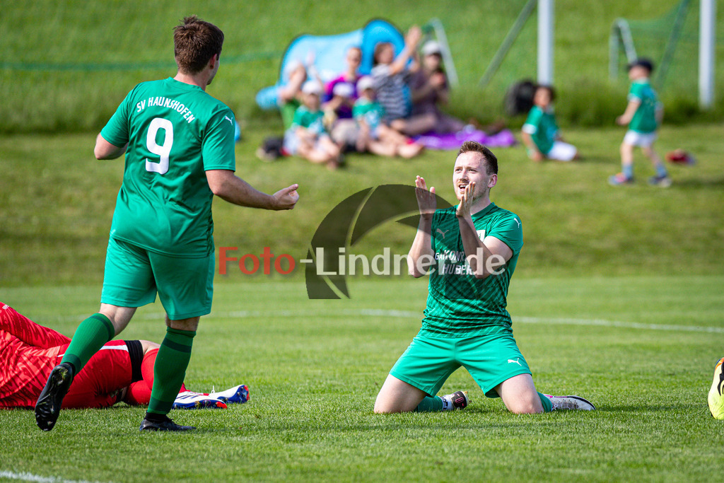 SV Haunshofen gegen ASV Gerentsried | Fußball Herren Kreisklasse Gruppe 3 Zugspitze 2024/25, SV Haunshofen gegen ASV Gerentsried, 20250531,Torjubel Christian SCHUSTER (SV Haunshofen 10), Bedankt sich für den Pass,2025-05-31 in Haunshofen (Sportplatz Haunshofen), Christian SCHUSTER (SV Haunshofen 10), Magnus KROIHER (SV Haunshofen 9)Copyright: WolfgangxLindner www.foto-lindner.de
