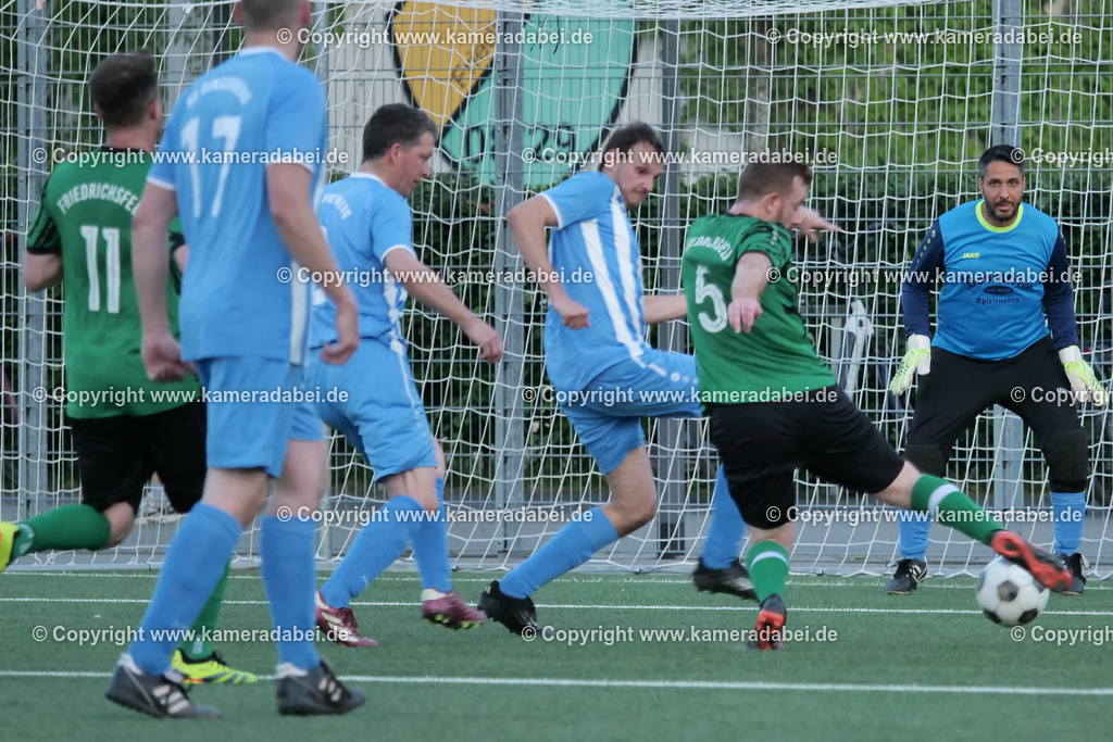 Fußball Kreispokal 25/26 Ü 32 : Spiel um Platz 3 : SV 08/29 Friedrichsfeld - SV Ringenberg AH  2 : 1 | Fußball Kreispokal 25/26 Ü 32 : Spiel um Platz 3 : SV 08/29 Friedrichsfeld - SV Ringenberg AH  2 : 1Spielort : Voerde Friedrichsfeld - Realisiert mit Pictrs.com