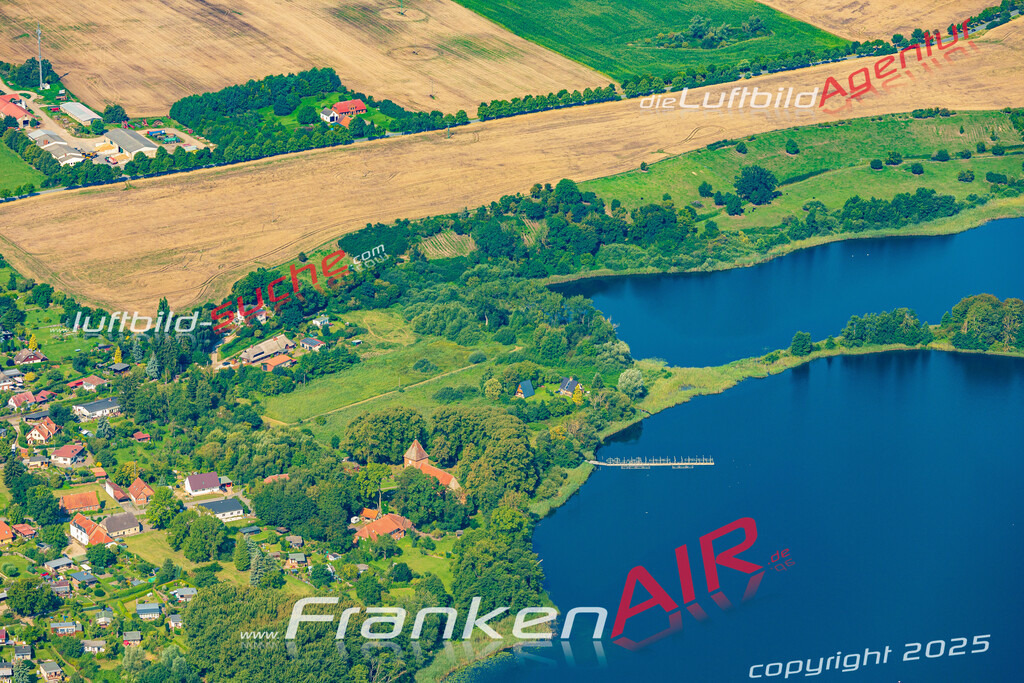 Klassische Luftaufnahme ohne Drohne zeigt:Zittow bei Leezen - Die Luftbildaufnahme wurde 2025 vom UL-Flugzeug heraus erstellt ( keine Drohnenaufnahme ) - Hochauflösende Luftaufnahme -Nicht vergleichbar mit Google Maps oder Satelittenbilder- Die Geschenkidee !Mit Lizenz und Bildrechte bestellbar