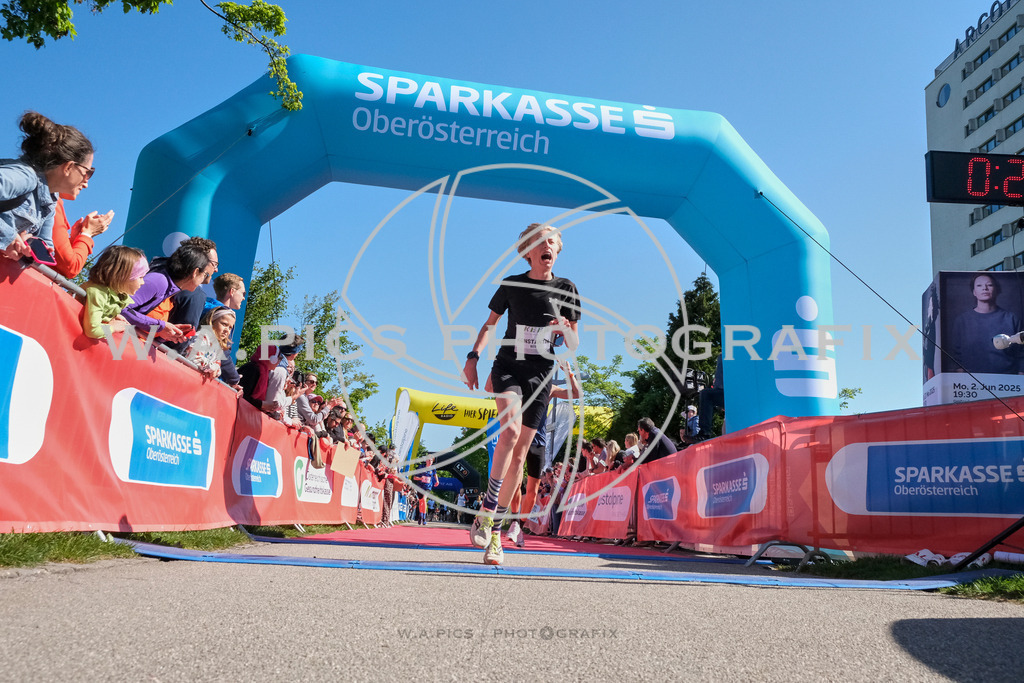 ..... | LINZ,AUSTRIA,27.April 24, Int. 3 Brückenlauf Linz  , Image shows: Photo: WAPICS / Michael ring