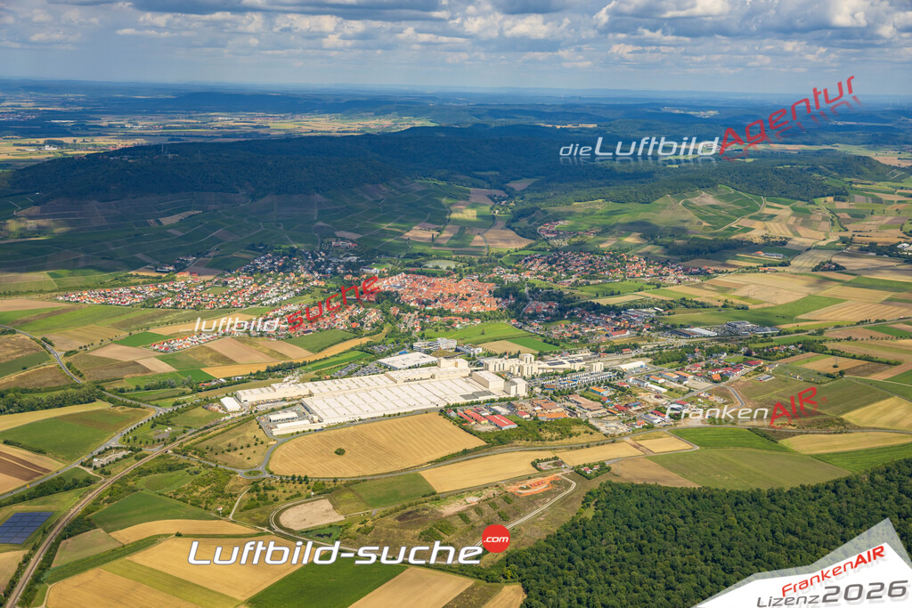 Luftaufnahme der Stadt Iphofen - Die Luftaufnahme wurde 2025 vom UL-Flugzeug heraus erstellt ( keine Drohne ) - Hochauflösende Luftaufnahme - für professionelle Ausdrucke geeignet. Die Geschenkidee !Mit Lizenz und Bildrechte bestellbar