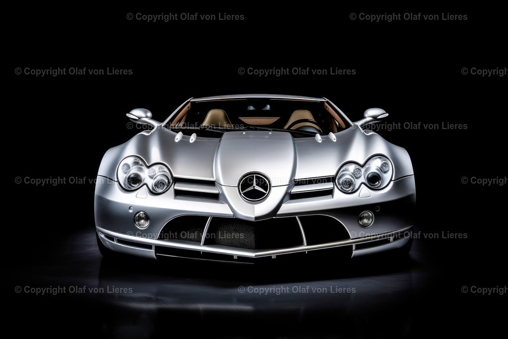 Mercedes SLR | Mercedes SLR Frontansicht mit schwarzem Hintergrund