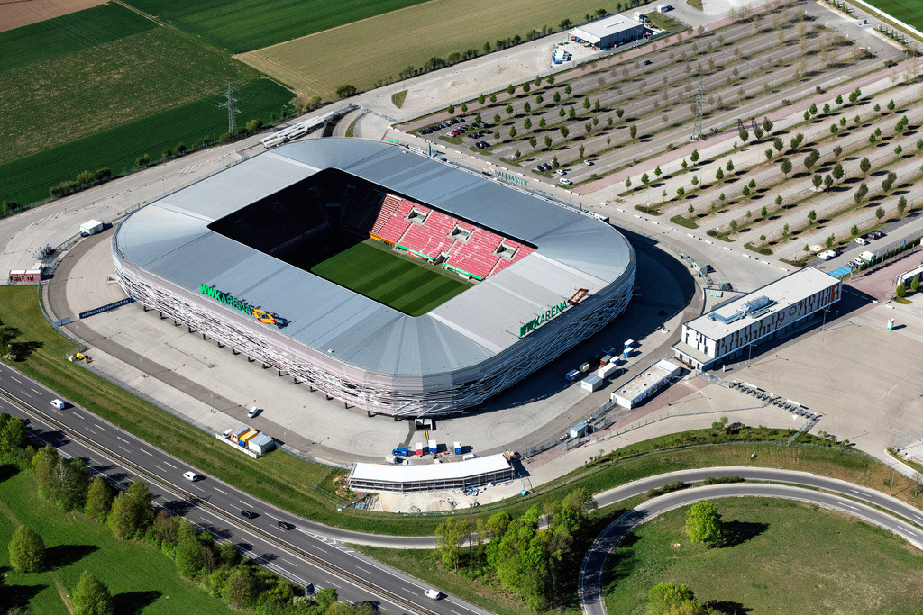 dr__0050961.jpg | AUGSBURG 22.04.2020 Gelände des Sport- Stadion WWK Arena (vormals SGL, impuls Arena ) des Fußballvereins FC Augsburg im Bundesland Bayern in Deutschland. Weiterführende Informationen bei: Architekten Bernhard & Kögl,  BAM sports GmbH,  DBS Ingenieure GmbH,  Fußball-Club Augsburg 1907 GmbH & Co. KGaA,  Reisch Ingenieure GmbH,  Roschmann Holding GmbH,  Titus Bernhard Architekten,  WWK Allgemeine Versicherung AG. // WWK formerly SGL Arena stadium of the football club FC Augsburg in Bavaria, Germany. Further information at: Architekten Bernhard & Koegl,  BAM sports GmbH,  DBS Ingenieure GmbH,  Fussball-Club Augsburg 1907 GmbH & Co. KGaA,  Reisch Ingenieure GmbH,  Roschmann Holding GmbH,  Titus Bernhard Architekten,  WWK Allgemeine Versicherung AG. Foto: Daniel Reiter